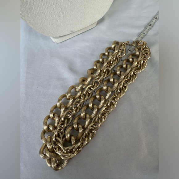 Chunky classic high collar goldtone chain necklace - Picture 3 of 4